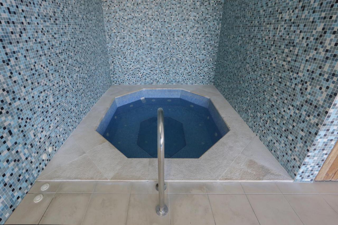 3 Bedroom With Indoor Pool *